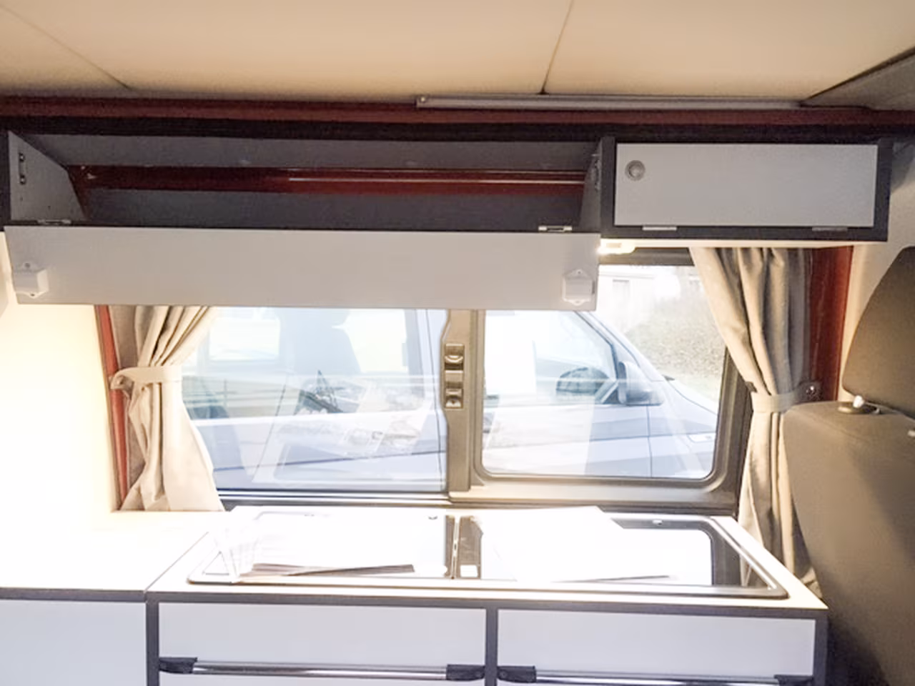 „Freizeit Easy“ VW T5/T6 Einrichtung Küchenbord kurz mit 2 Klappen