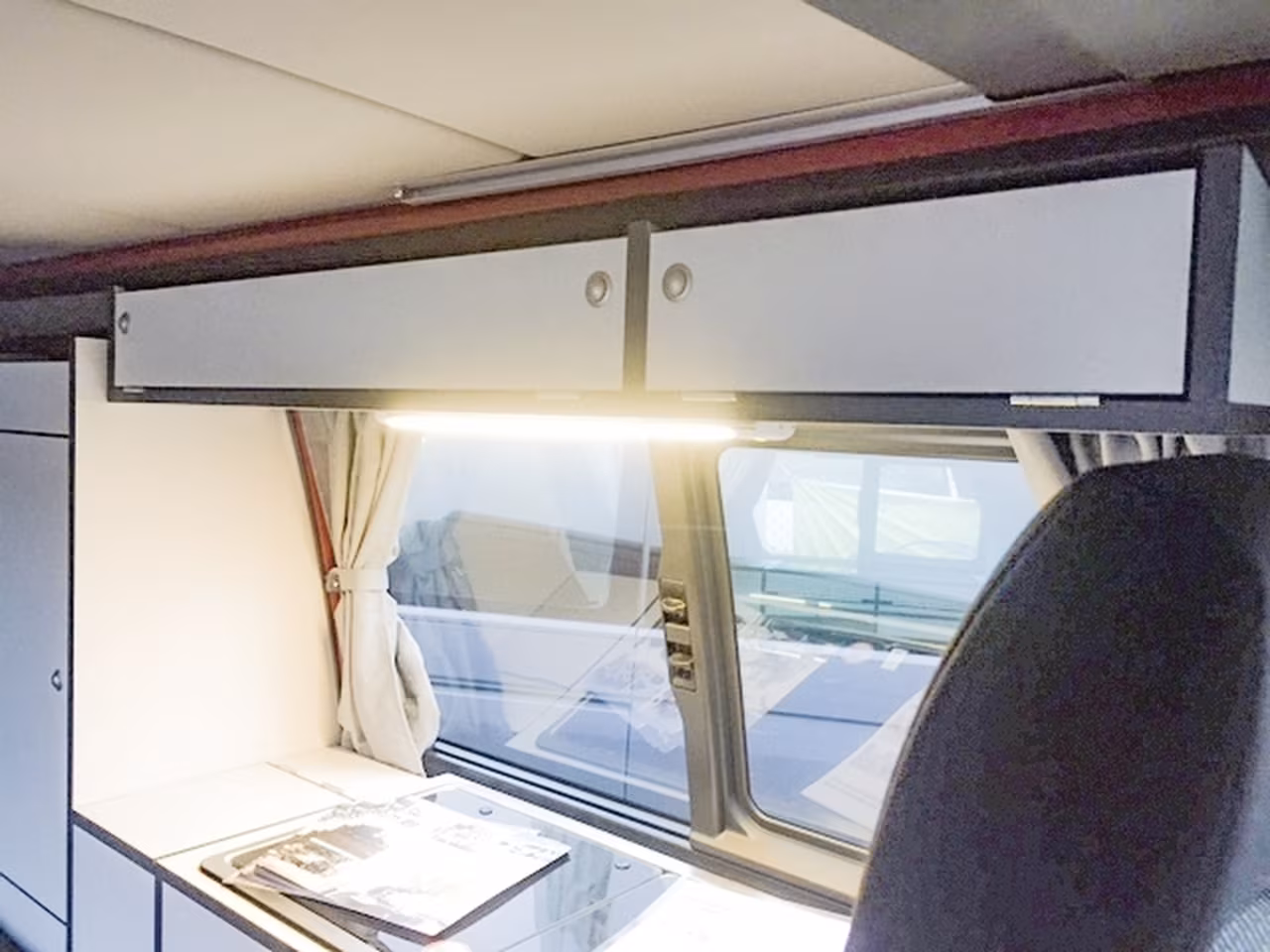 „Freizeit Easy“ VW T5/T6 Einrichtung Küchenbord kurz mit 2 Klappen
