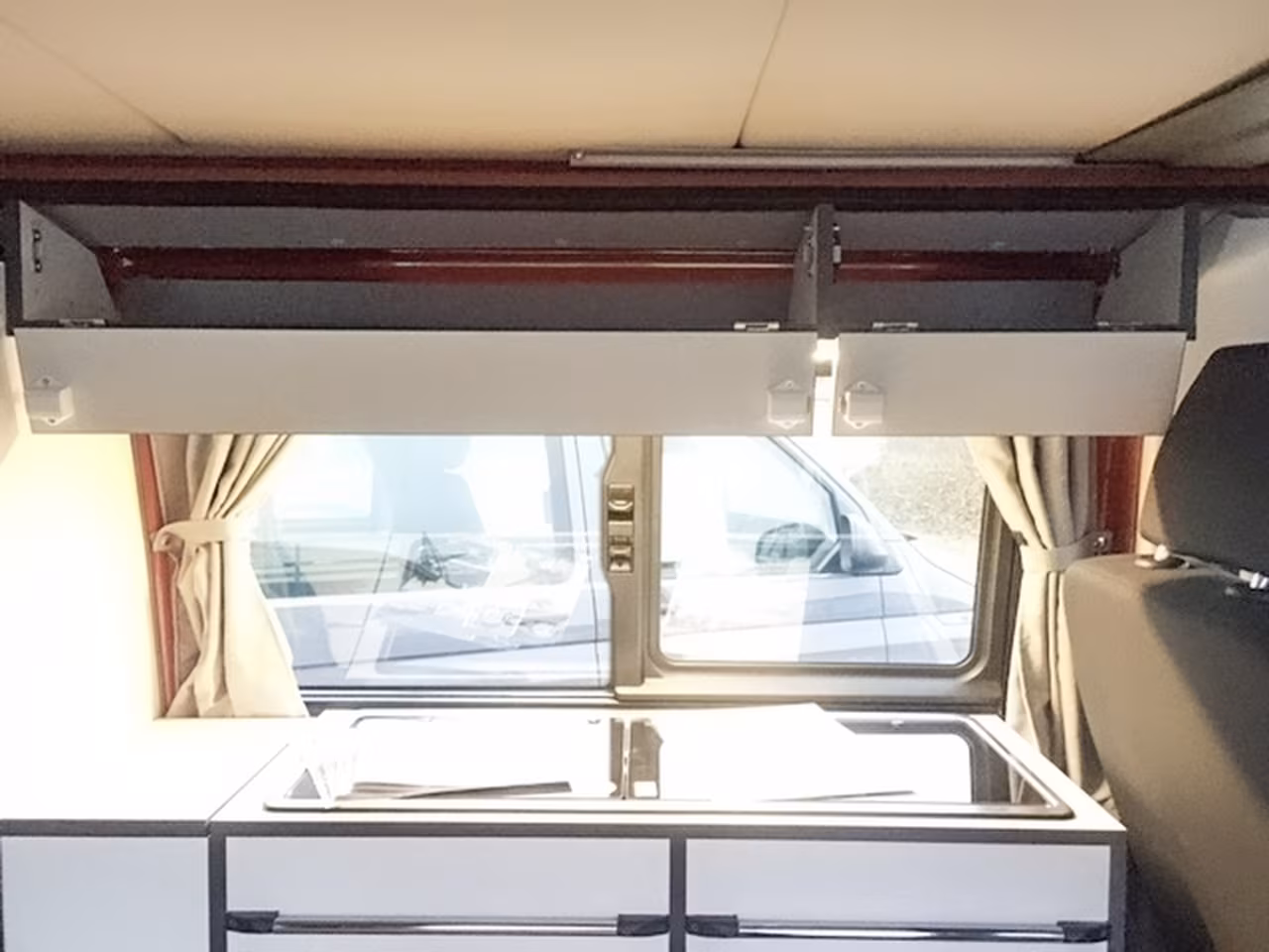 „Freizeit Easy“ VW T5/T6 Einrichtung Küchenbord kurz mit 2 Klappen