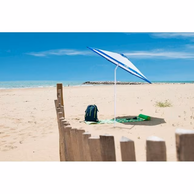 Moderner Strandsonnenschirm
