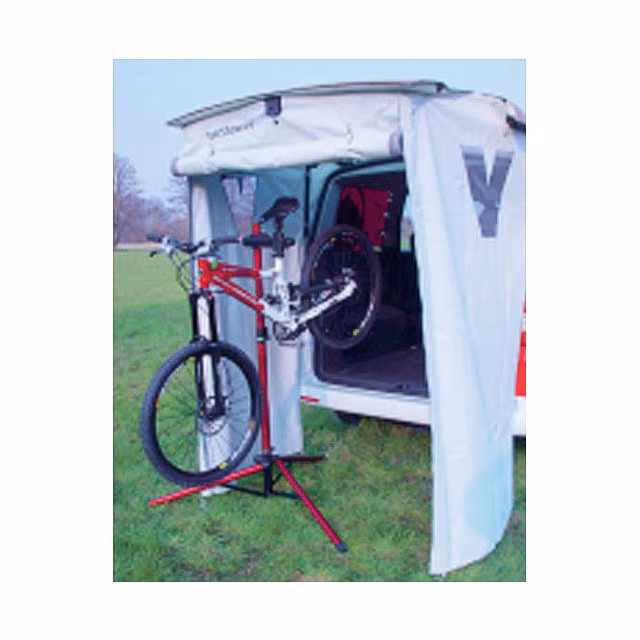Van Shower-Heckzelt Worker